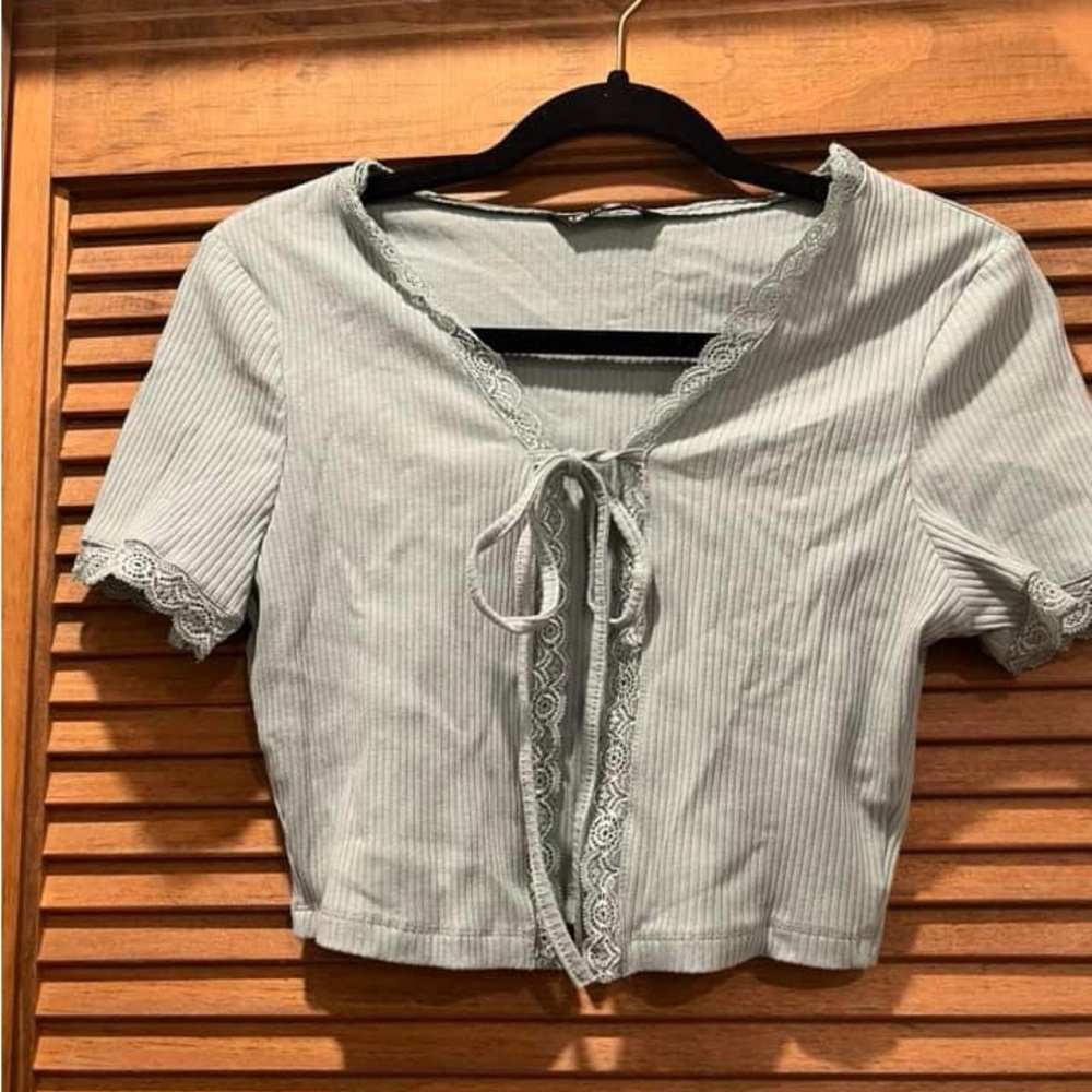 Green tie front crop